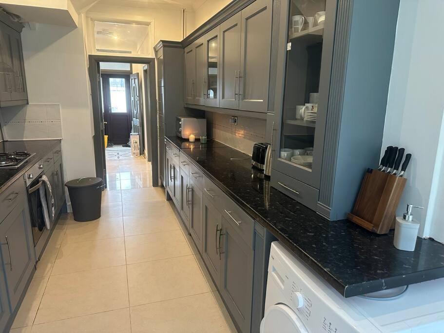 5 Bedroom House Se6 Лондон Екстер'єр фото